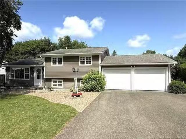 102 Scott St, Woodstock, NB, E7M 2P9 house for sale Listing.