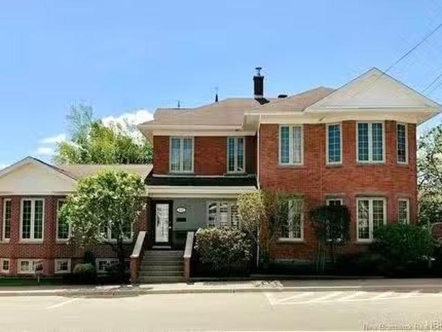 102 St. George St, Bathurst, NB, E2A 1B5 Luxury House for sa.