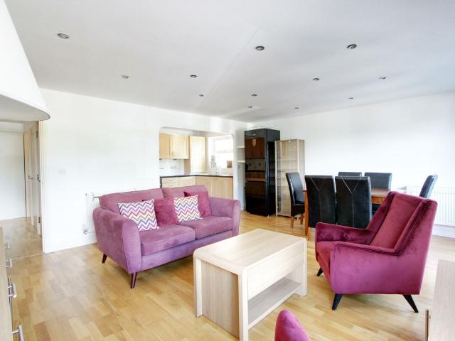 102 Station Road, New Barnet, Barnet EN5, 2 bed flat to rent, £2,000 pcm | PrimeLocation