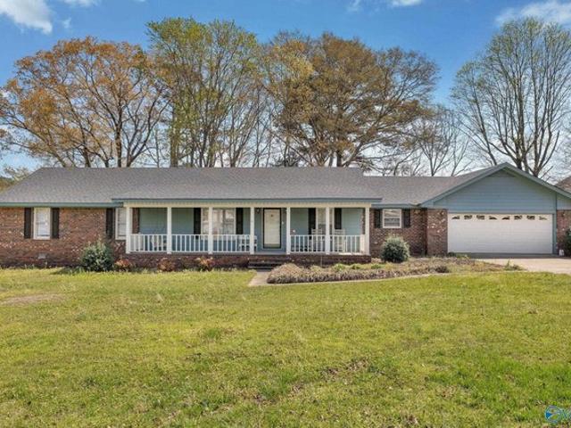 102 Stewart St, Albertville, AL 35951