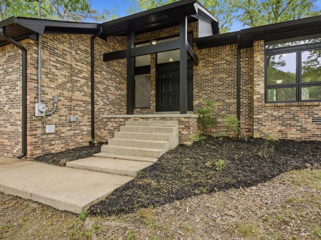 102 Parkwood Ln