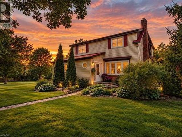 102 Ridge Road W, Grimsby, ON, L3M 4E7 house for sale | Listing ID 40859 | Royal LePage