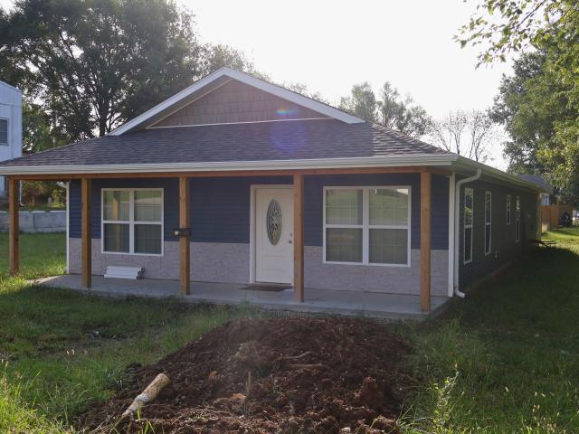 102 w library st