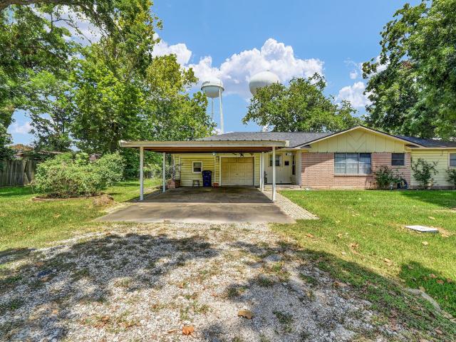 102 W Meadow Lane
