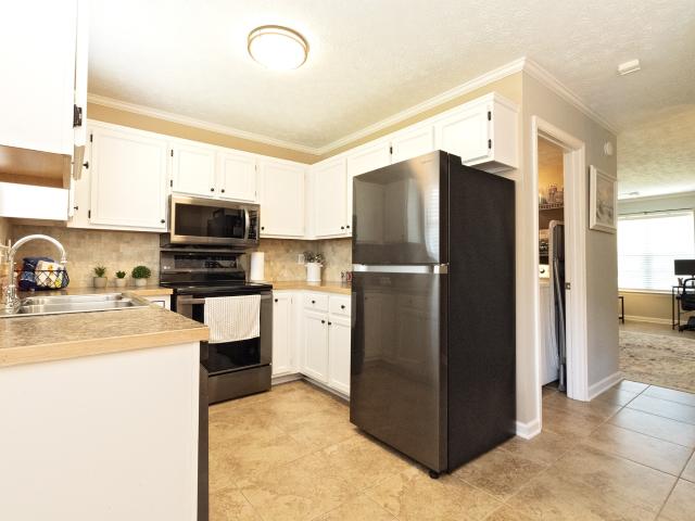 102 Waterview Dr