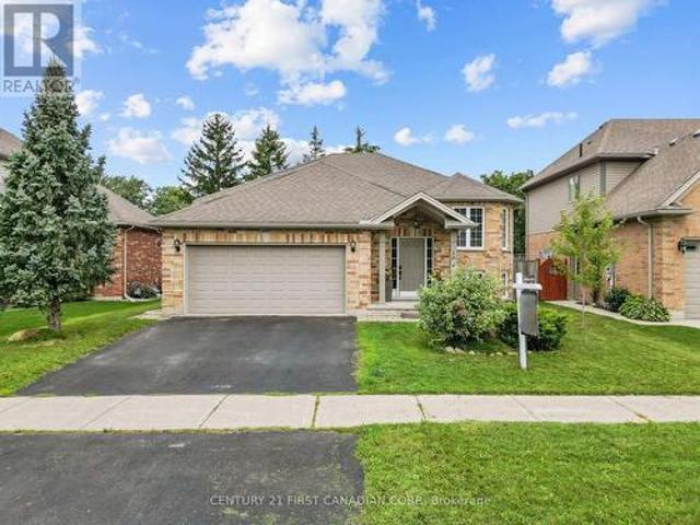 102 Watson Street, Lucan Biddulph Lucan, ON, N0M 2J0 house for sale | Listing ID X13745 | Royal LePage