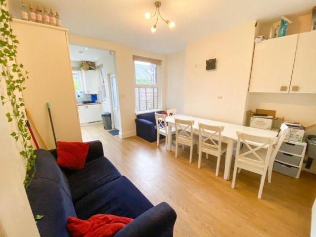 102 Western Road, Crookes 6 bed house share to rent £477 pcm £110 pw