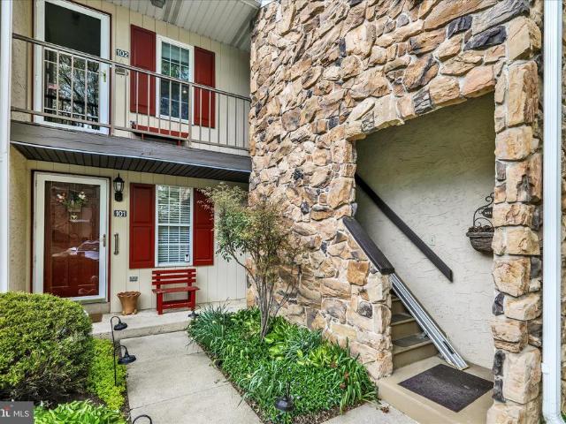 102 Valley Greene Circle