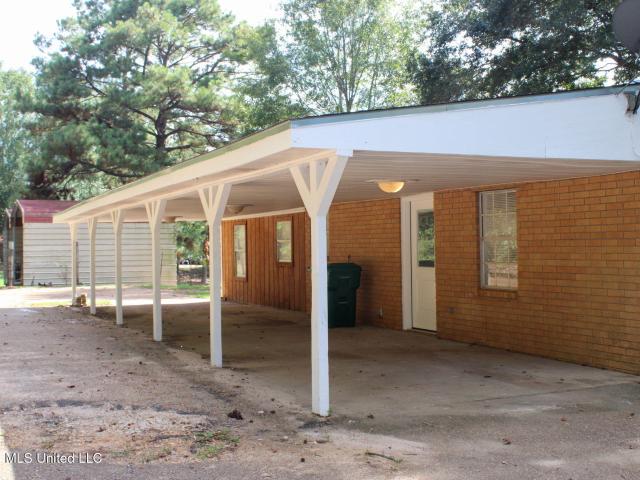 1034 Oak Tree Lane