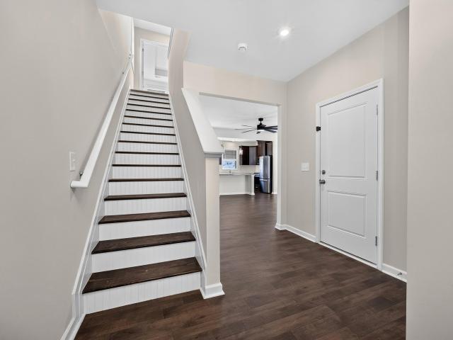 1034 Crescent Moon Loop