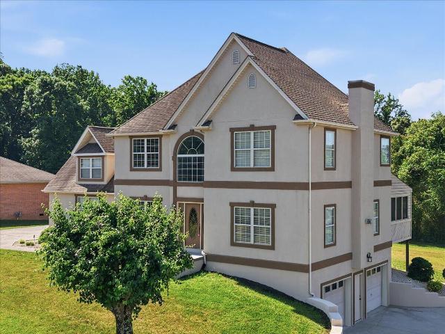 1035 E Brentwood Drive