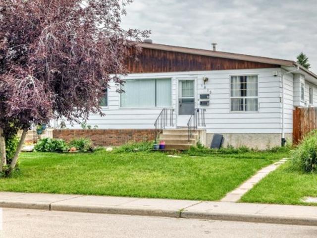 1035 Lakewood Road Nw, Edmonton, AB, T6K 3B1 house for sale | Listing ID E4502 | Royal LePage