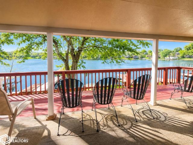 1035 Lakeshore Drive