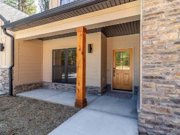 1036 Longleaf Way