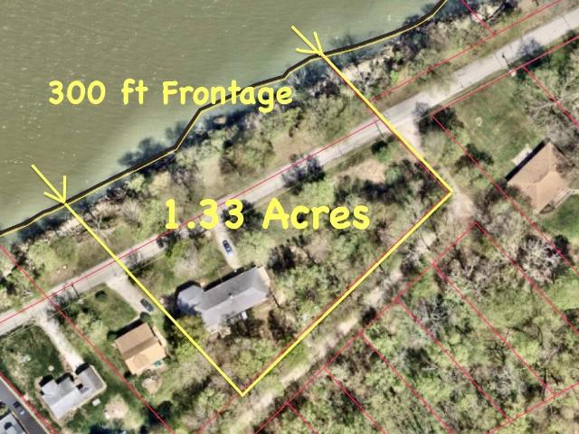 1036 W Lakeshore