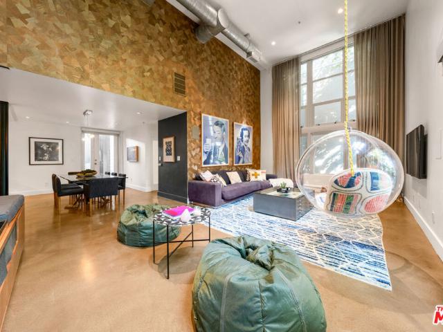 1037 N Laurel Avenue 11B