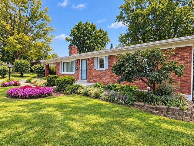 1037 Algonquin Trail