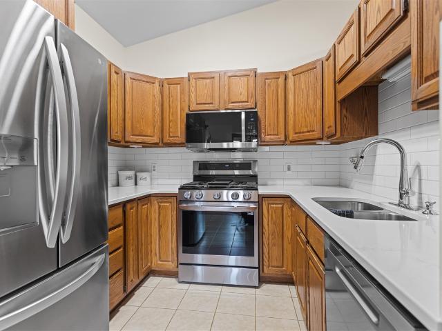 1037 Country Gardens
