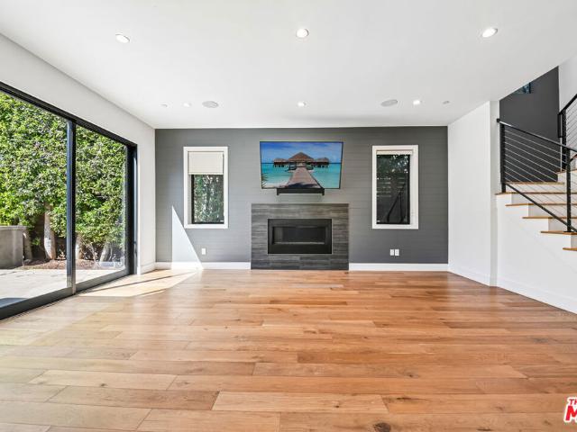 1037 Palms Boulevard