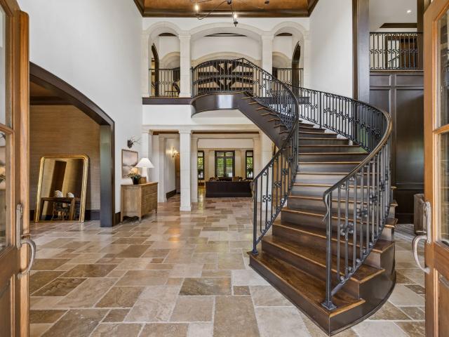 1037 Vaughn Crest Dr