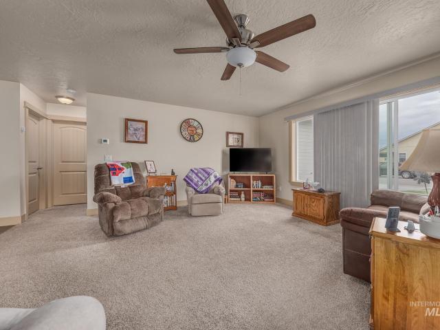 1037 W Butterfield
