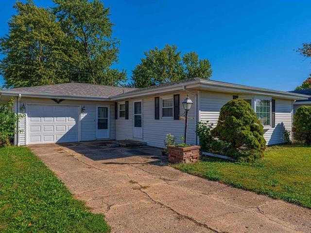 1038 N Jefferson St, Lincoln, IL 62656