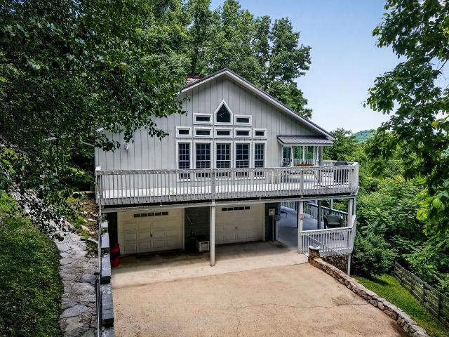 1038 Lakeside Dr