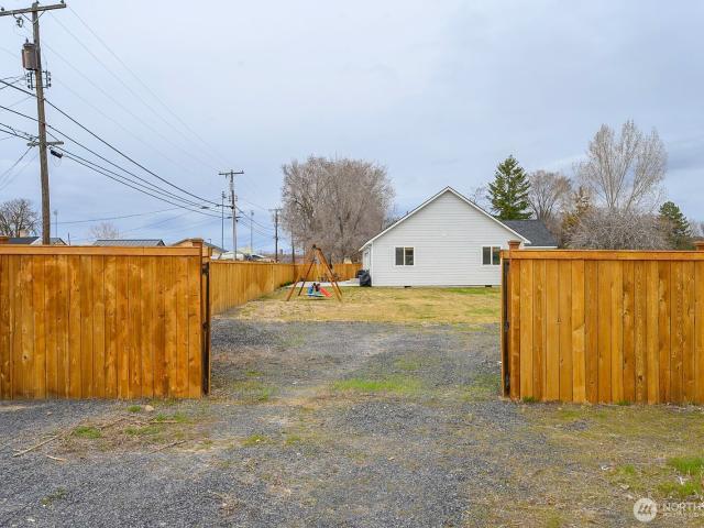 1038 W Lakeside Drive