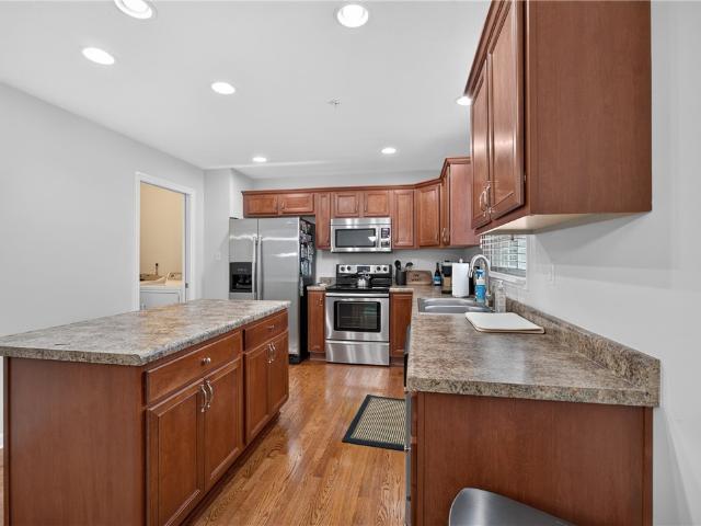 1038 Woodlawn Dr