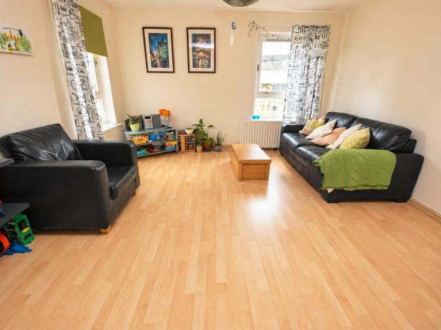 1038L Commercial Street, Edinburgh, EH6 6PJ