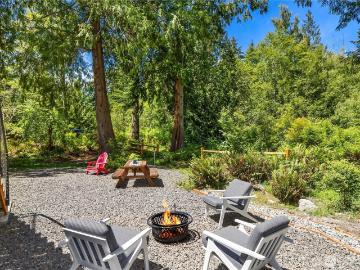 10399 NE Pine Way