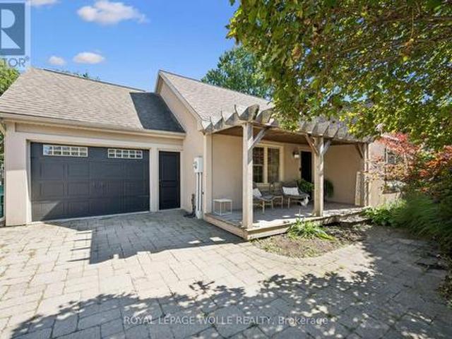 1039 Molesworth Street, Wellesley, ON, N0B 2T0 house for sale | Listing ID X13837 | Royal LePage