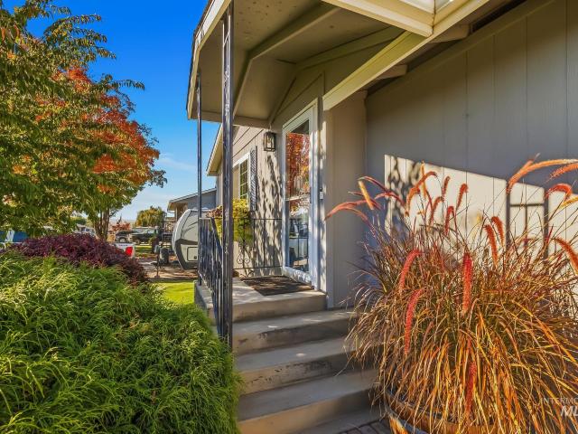 1039 Hemlock Dr