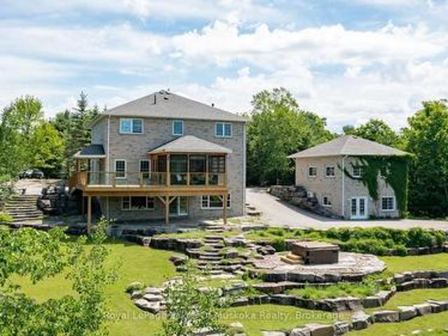 1039 Ziska Road, Bracebridge. Monck Bracebridge, ON, P1L 1W8 Luxury House for sale | Listing ID X13487 | Royal LePage Carriage Trade Luxury Properties