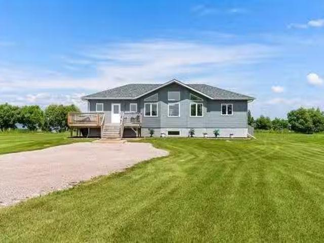 103091 Pth 11 Hwy, St Georges, MB, R0E 1V0 Luxury House for.