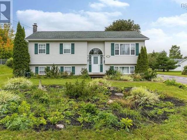 1030 Club Crescent, New Minas, NS, B4N 4Z5 house for sale | Listing ID 202623 | Royal LePage