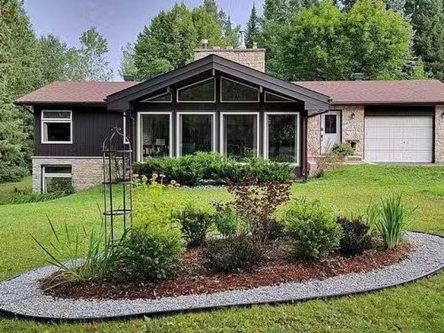 1030 Deepwood Dr. Thunder Bay, ON, P7J 1H7 house for sale L.