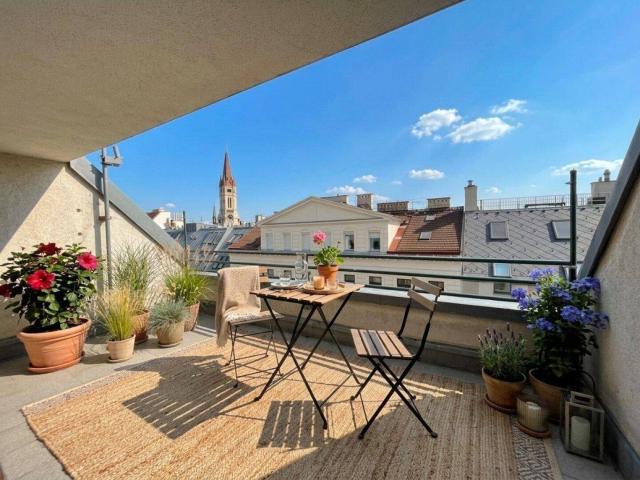 1030! Sanierte 4 Zimmer DG Maisonette & Terrasse ab Oktober 26!