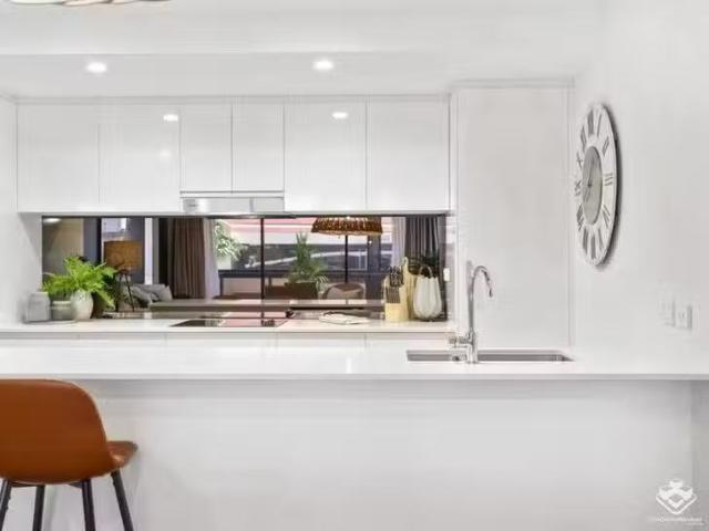 103/139 Scarborough Street, Southport, QLD 4215