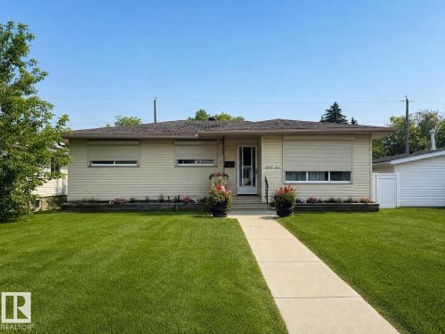1031 Street Nw, Edmonton, AB, T6A 1V6 house for sale | Listing ID E4511 | Royal LePage