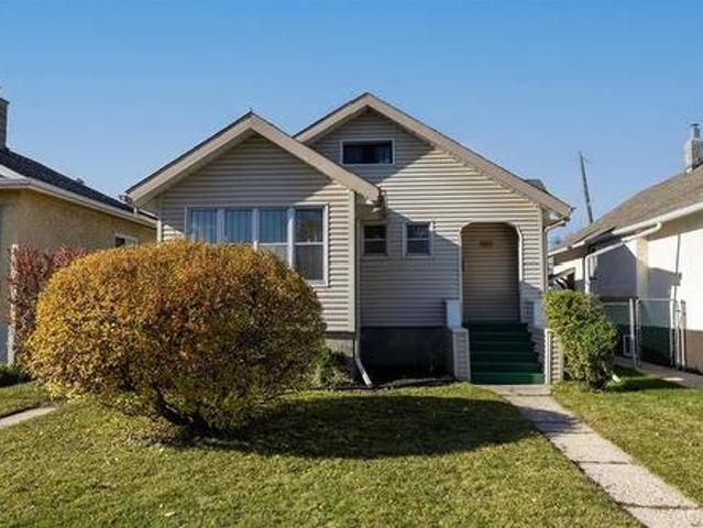 1032 Dominion St, Winnipeg, MB, R3G 2P1 house for sale | Listing ID 202626 | Royal LePage