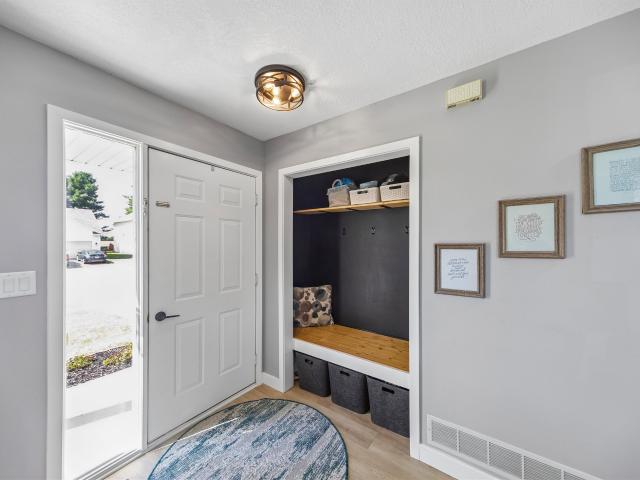 1032 S 50th Place