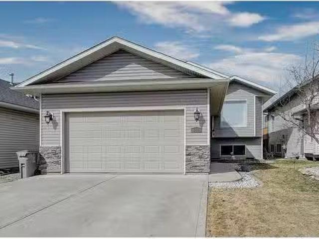 10334 123 Avenue, Grande Prairie, AB, T8V 2L6 house for sale.