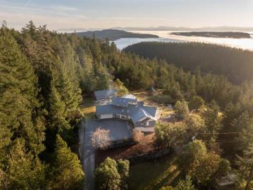 10339 Sunshine Coast Highway, Halfmoon Bay, BC, V7Z 1B7 house for sale | Listing ID R3092 | Royal LePage