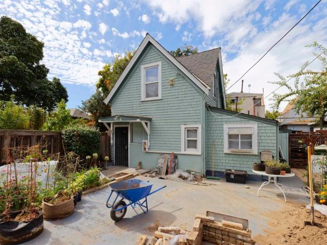 1033 Magnolia
