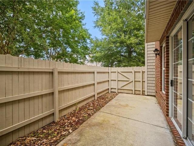 1033 Farrcroft WAY