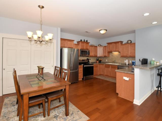 1033 Hastings Ct, Unit 202