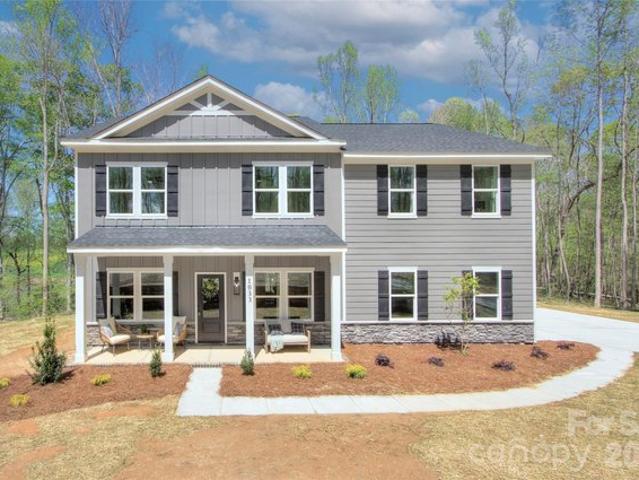 1033 Harrogate Dr, Bessemer City, NC 28016