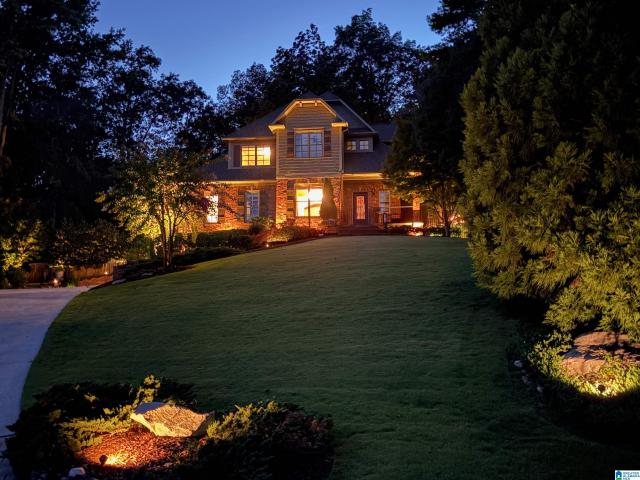 1033 Sandhurst Circle