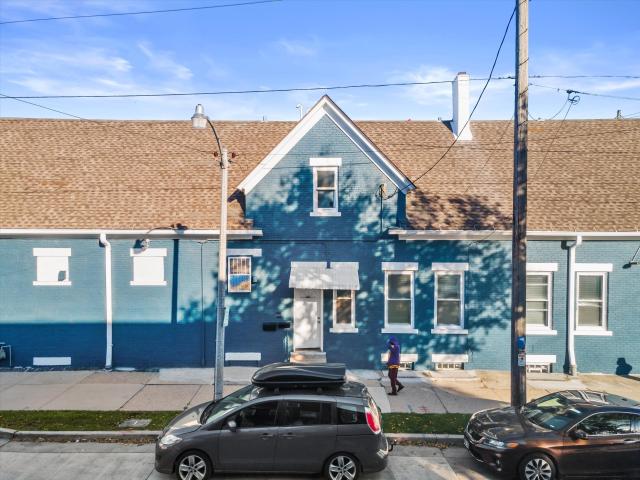 1033 W Lincoln Ave